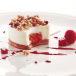 Traiteur-de-Paris-Mousse-de-yaourt-coeur-fraise-rhubarbe-600×450