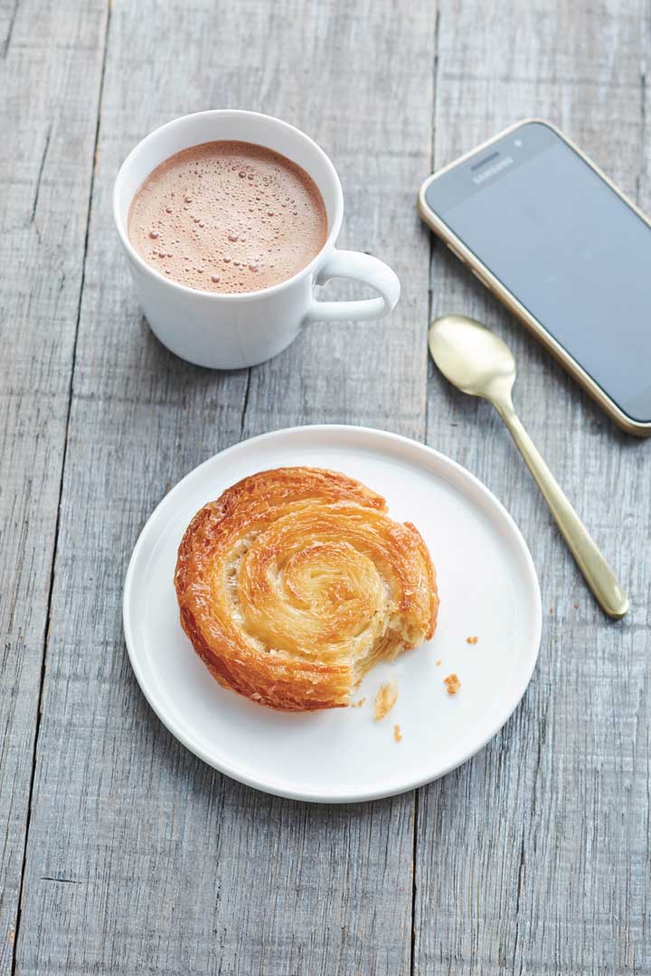 Bridor lance le Breizh’n’Roll, une recette inspirée du traditionnel Kouign Amann