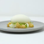 Le dessert phare Ceiba, toujours de saison, composé de sorbet de coco fumée, fruits du jardin et ingrédients locaux.