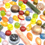 Le mille feuille d’Alex : une crème pâtissière mêlée à du feuilleté, dans une sphère au chocolat blanc et noir