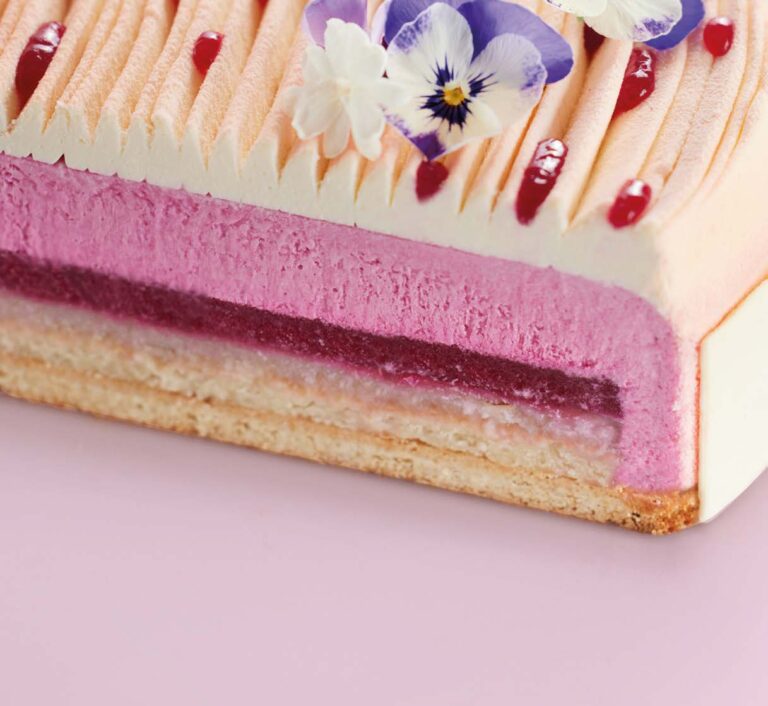 Recette : Entremets figue de Barbarie rouge, litchi & fleur de sureau avec Les vergers Boiron