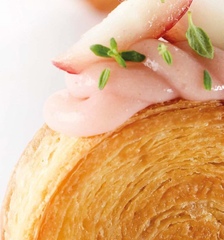 Recette : Viennoiserie pêche blanche & thym avec Les vergers Boiron