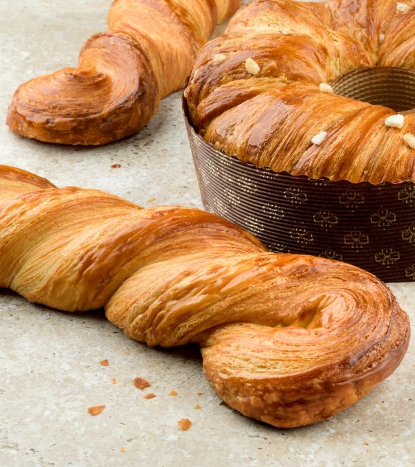 Torsades & couronnes feuilletées se réinventent chaque saison dans les vitrines des boulangers-pâtissiers